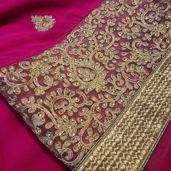 Elegant Fuchsia Saree with Timeless Gold Border - Worn Once - Picture 1 of 3